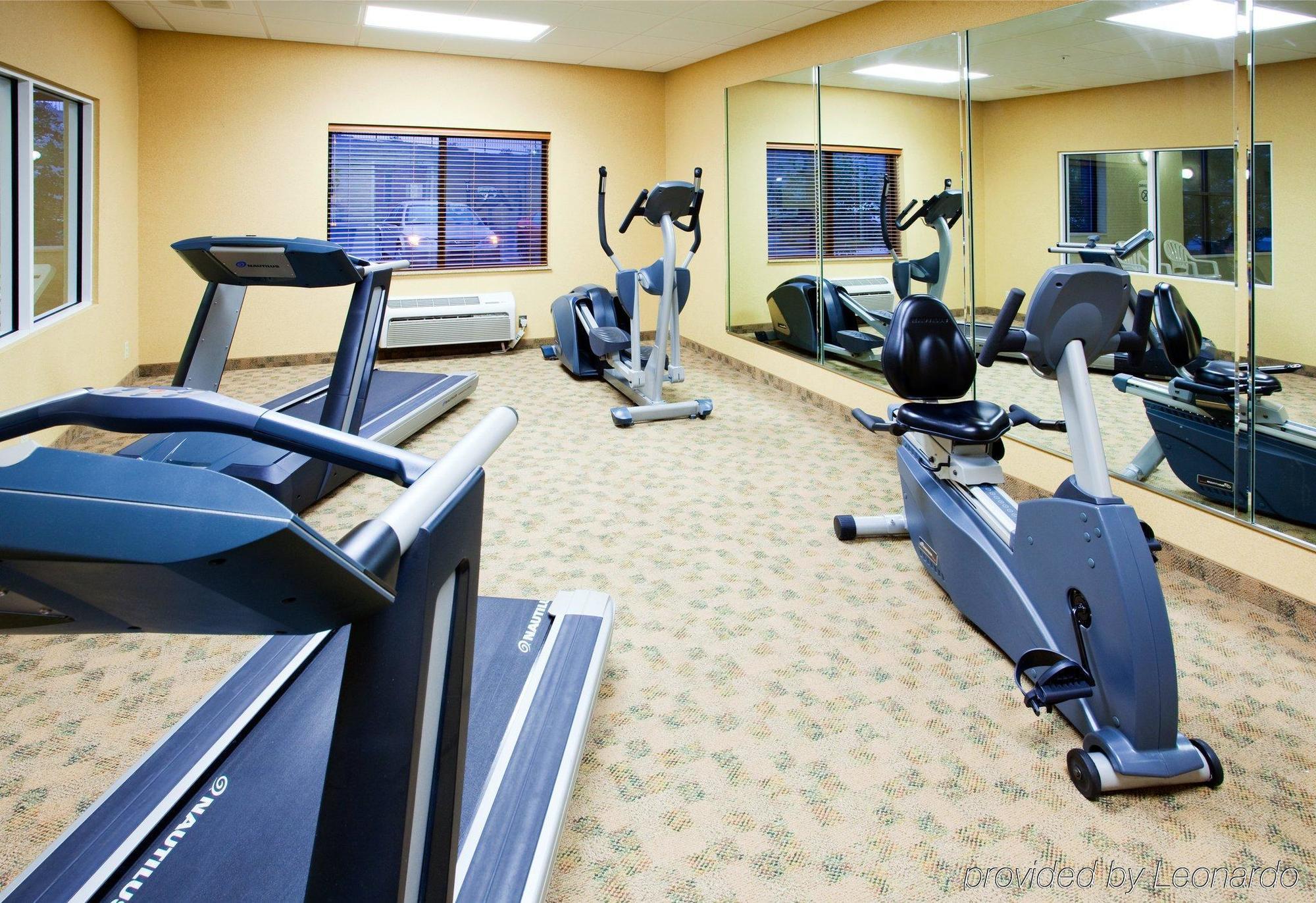 Holiday Inn Express & Suites Rocky Mount Smith Mountain Lake By Ihg Зручності фото