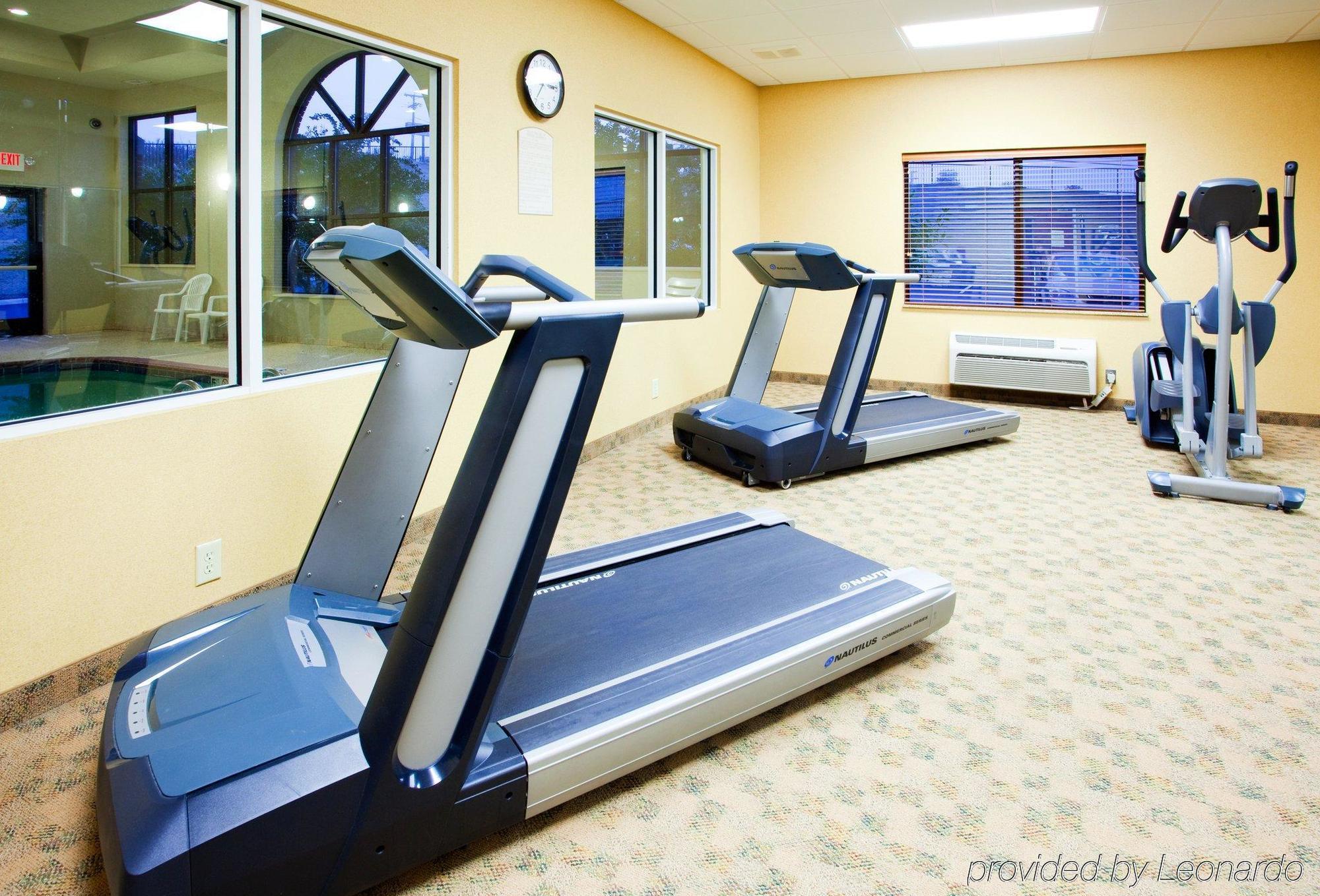 Holiday Inn Express & Suites Rocky Mount Smith Mountain Lake By Ihg Зручності фото