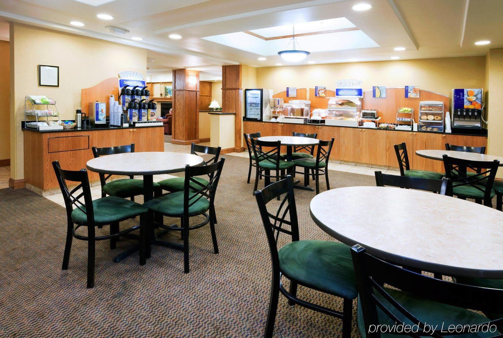 Holiday Inn Express & Suites Rocky Mount Smith Mountain Lake By Ihg Ресторан фото