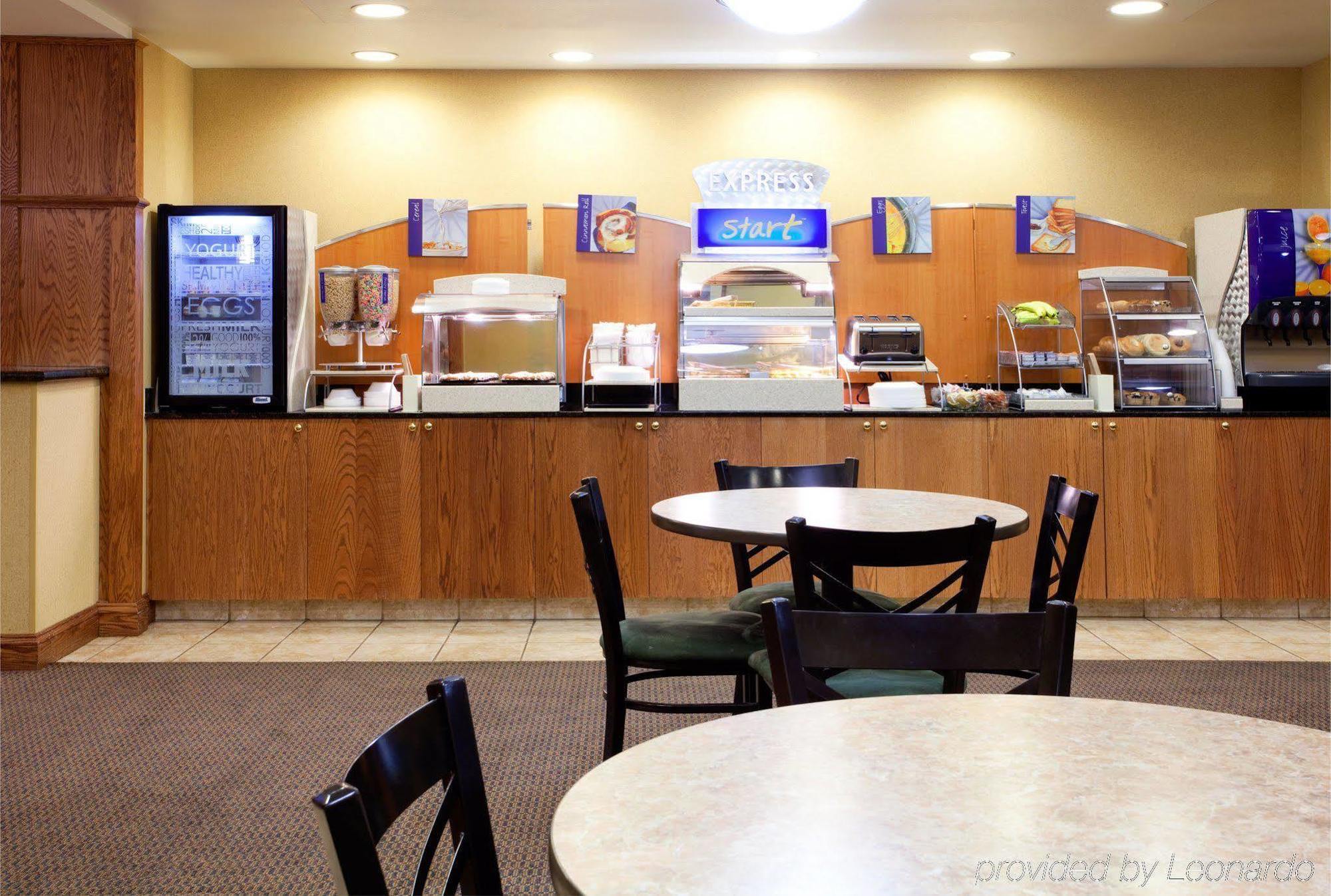 Holiday Inn Express & Suites Rocky Mount Smith Mountain Lake By Ihg Ресторан фото