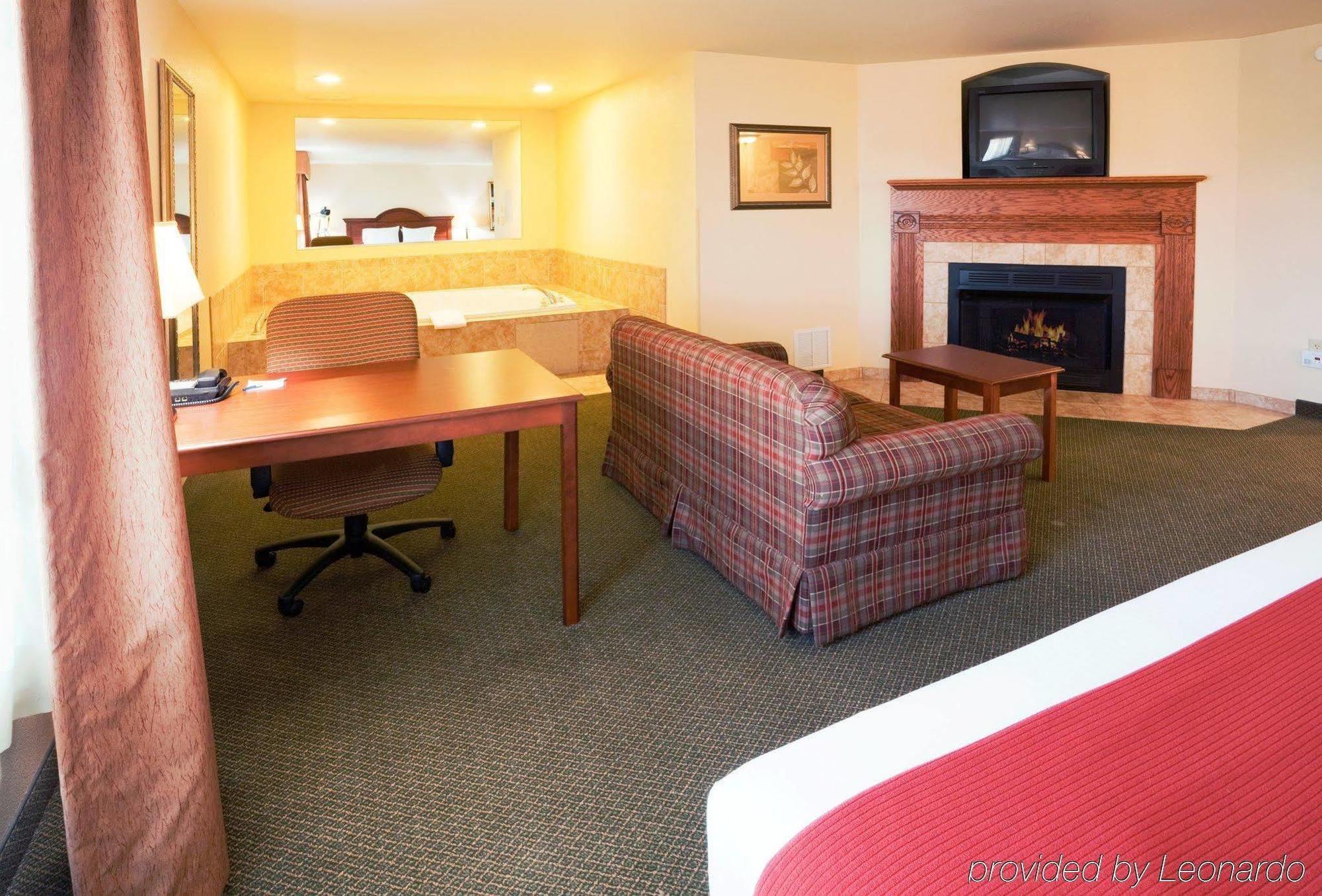 Holiday Inn Express & Suites Rocky Mount Smith Mountain Lake By Ihg Екстер'єр фото